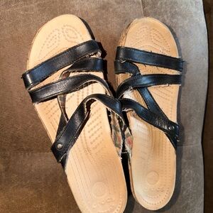 Crocs Cyprus/Huarache - style strappy wedge comfort sandal